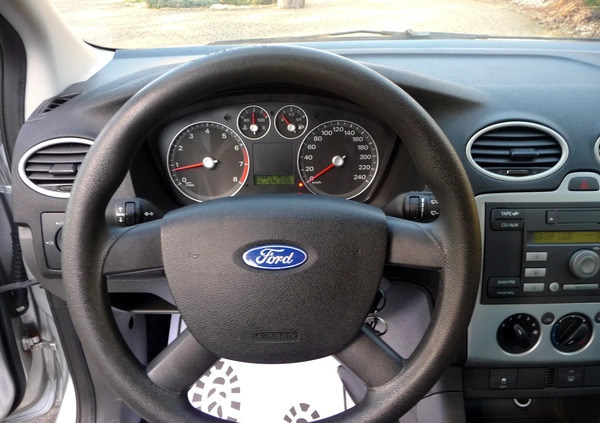 Ford Focus cena 7900 przebieg: 228000, rok produkcji 2005 z Września małe 742
